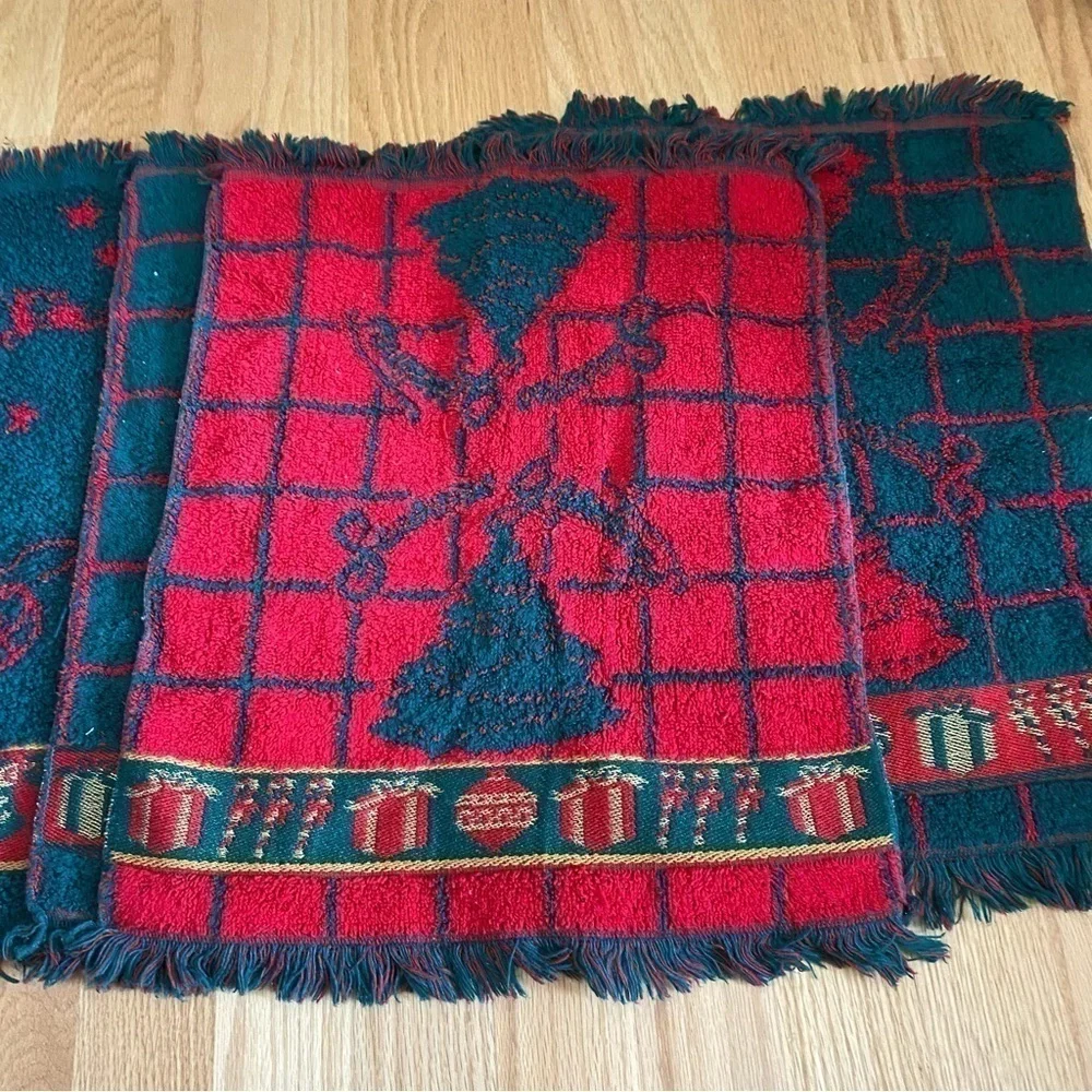 Vintage Christmas Fringe Tea Towel Bundle Lot of 4 Santa Christmas Tree Red